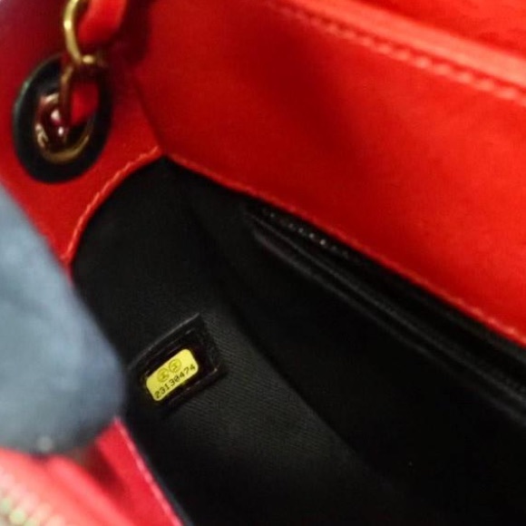 Chanel Red Calfskin Coco Curve Flap Medium - Picture 14 of 17